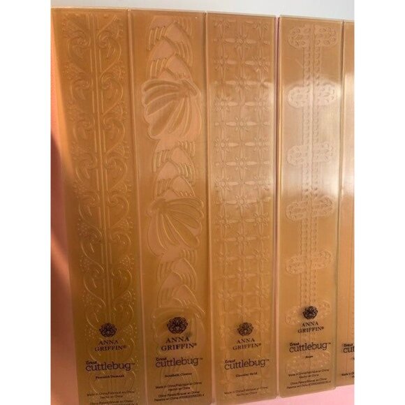 Anna Griffin Embossing Border Folder set #7 - Picture 5 of 10